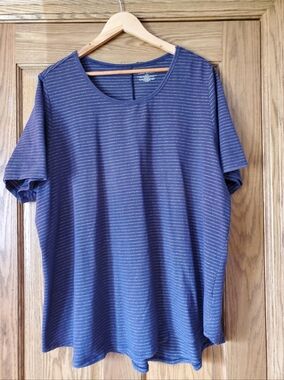 Lane Bryant Navy Blue Short Sleeve Striped Tee. Size: 22/24.
